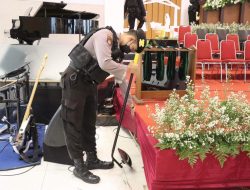 Jelang Ibadah Natal, Jibom Polda Sulteng Lakukan Sterilisasi Gereja GKST