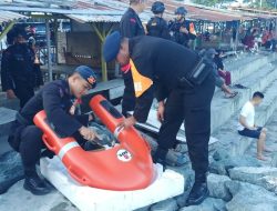 Tim SAR Operasi Ketupat Tinombala turunkan U Safe di Pantai Teluk Palu