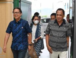 Wagub Sulawesi Tengah Sambut Kedatangan Menkes RI di Bandara Sis Aljufri