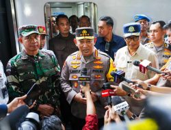 Kapolri Pastikan Pemudik Terlayani dengan Baik Saat Tinjau Stasiun Pasar Senen