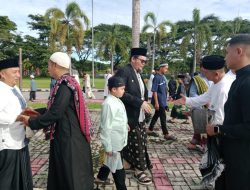 Richard Arnaldo Laksanakan Shalat Idul Fitri di Halaman Kantor Bupati Parigi Moutong