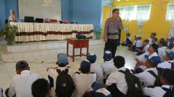 Peringati Sumpah Pemuda, Polsek Tomini Ajak Pelajar SMP Tolak Narkoba