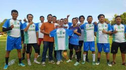 Apdurin Parimo Beri Bantuan Perlengkapan Olahraga untuk Jurnalis Parimo FC