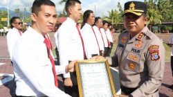 Kapolres Parigi Moutong Beri Penghargaan ke Personel Berprestasi