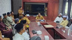 Sekda Parimo Serahkan Hibah Keagamaan ke 11 Ponpes, Dorong Kemandirian Ekonomi