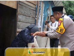 Cek Pos Mudik di Toboli, Kapolres Parimo Sekalian Bagi 1 Ton Beras ke Warga
