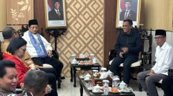 Hidayat Pakamundi Wakili DPRD Sulteng Jemput Menag di Bandara Palu