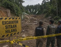 Ekskavator Hasil Operasi di Lokasi Peti Tombi Hilang Sehari Usai Diamankan