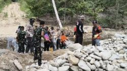 Akses Kebun Warga Terbuka Lagi, Jembatan Darurat di Lobu Mandiri Rampung dalam 3 Hari