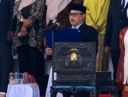Ketua DPRD Sulteng Arus Abdul Karim Bacakan Teks Proklamasi HUT ke-81 RI