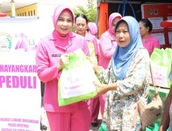 Bantu Warga Terdampak Banjir, Polres Parimo Salurkan 60 Paket Bansos