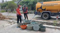 BPBD Parimo Salurkan 12 Ribu Liter Air Bersih ke Desa Kayu Agung